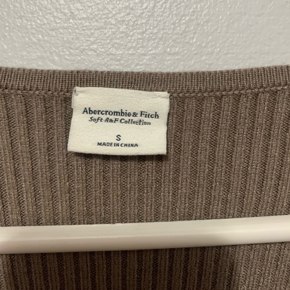 Abercrombie and Fitch sweater size small - Picture 4 of 6